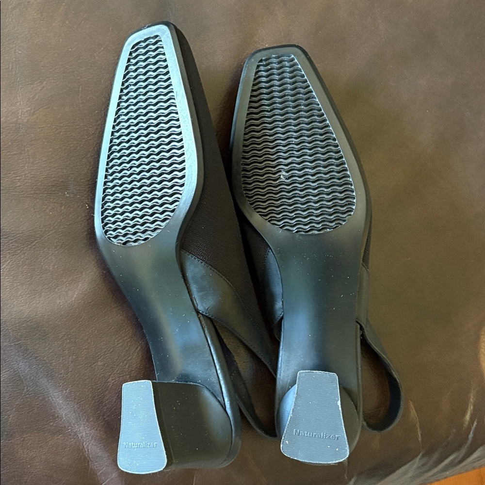 Naturalizer Women's Janice Navy Fabric Slingback Heels - Picture 3 of 5